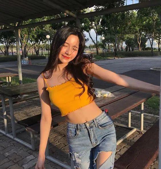 老爹裤搭配什么上衣