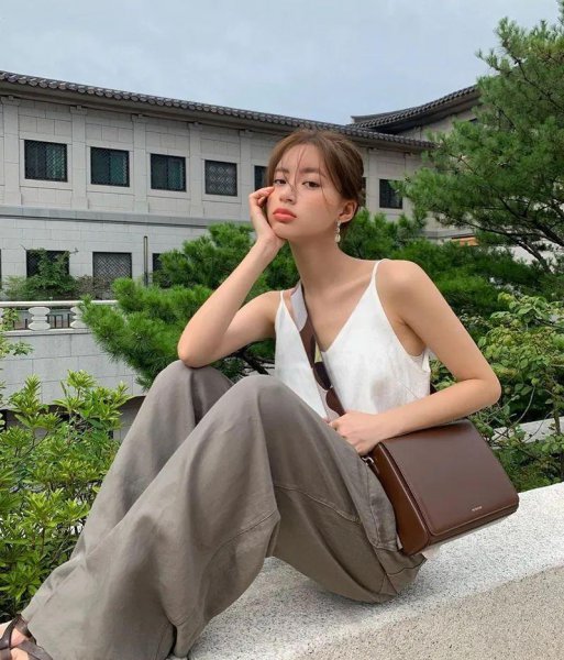 老爹裤搭配什么上衣