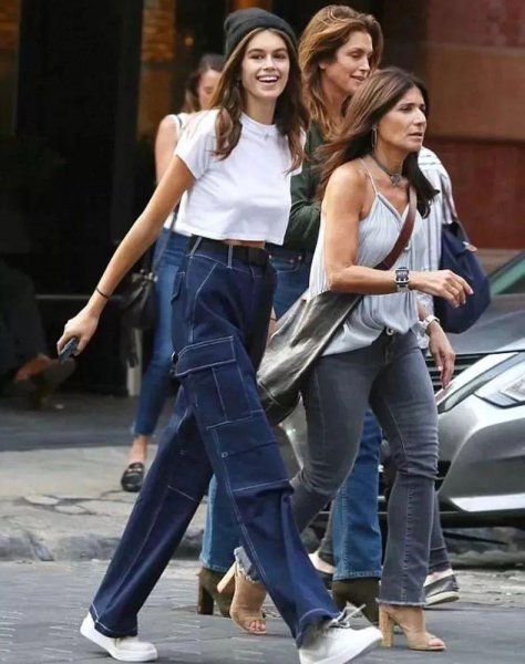 老爹裤搭配什么上衣