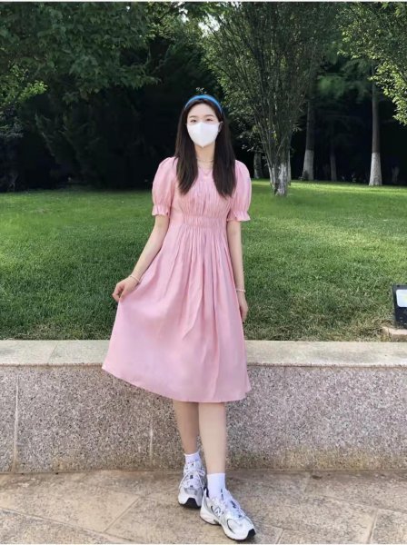 粉色裙子配什么颜色鞋子