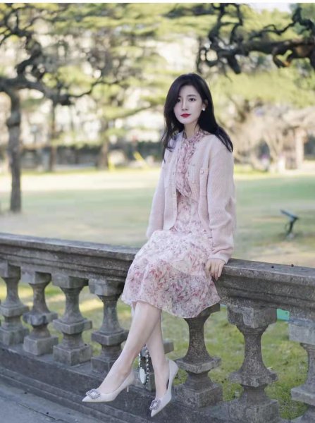 粉色裙子配什么颜色鞋子