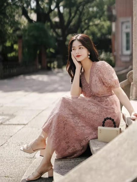 粉色裙子配什么颜色鞋子