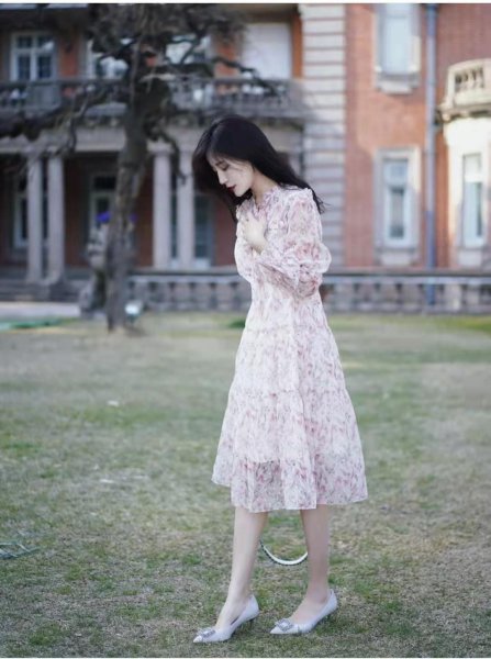 粉色裙子配什么颜色鞋子