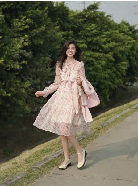 粉色裙子配什么颜色鞋子