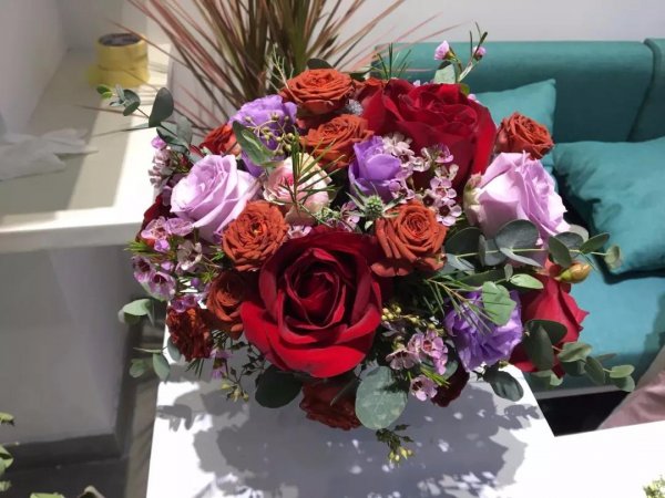 花瓶里面加什么延长鲜花寿命