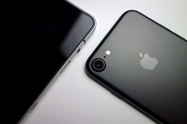 苹果手机黑屏但是有声音屏幕不亮