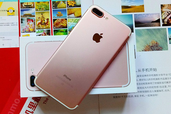 苹果手机黑屏但是有声音屏幕不亮