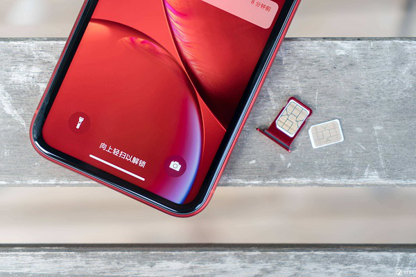 苹果手机黑屏但是有声音屏幕不亮