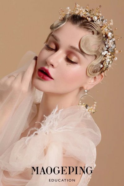 化妆师工资一般是多少钱每月