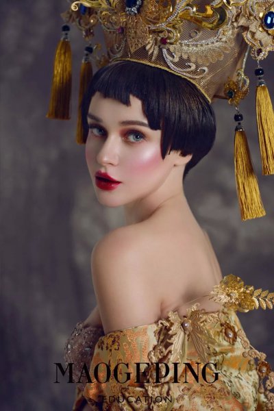 化妆师工资一般是多少钱每月