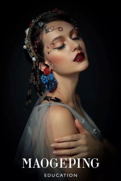 化妆师工资一般是多少钱每月