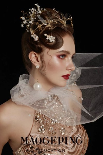 化妆师工资一般是多少钱每月