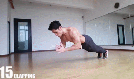 俯卧撑能练出胸肌吗