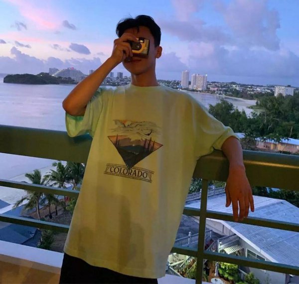 男生黑皮肤适合穿什么颜色衣服好看