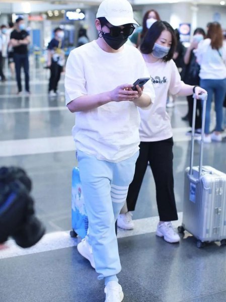 男生灰裤子为什么这么受欢迎