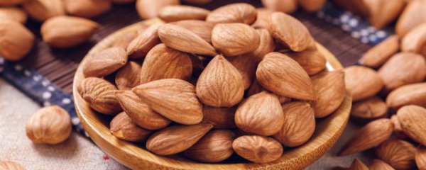 吃杏仁不能和什么一起吃