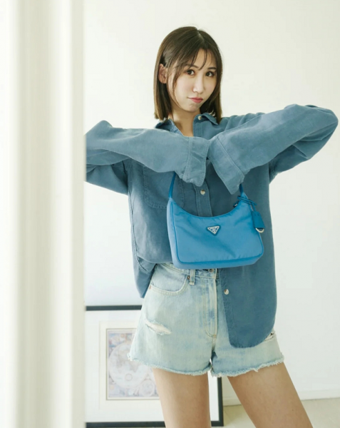 夏天背黑色包包好看吗