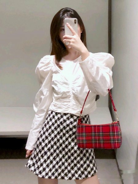 夏天背黑色包包好看吗