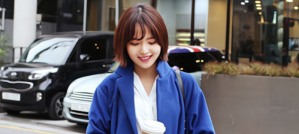 蓝色上衣配什么颜色裤子比较好看