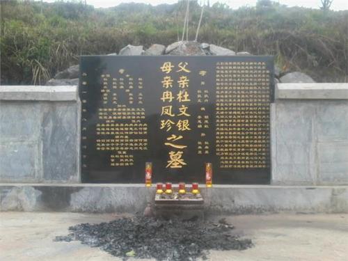 给已故老人刻碑怎样写碑文