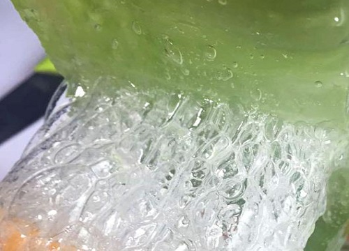 用生芦荟擦脸的步骤