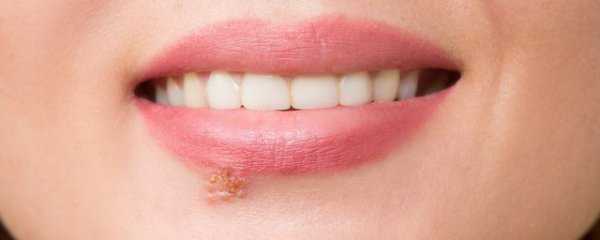 唇彩弄衣服上怎么洗