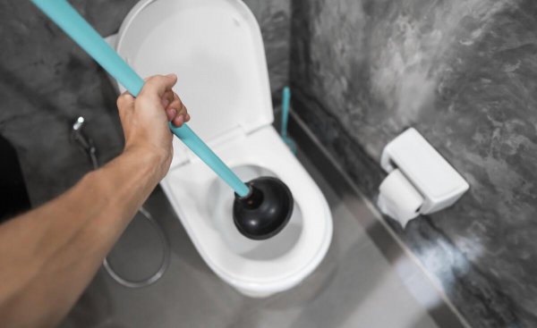 宿舍厕所堵了怎么办