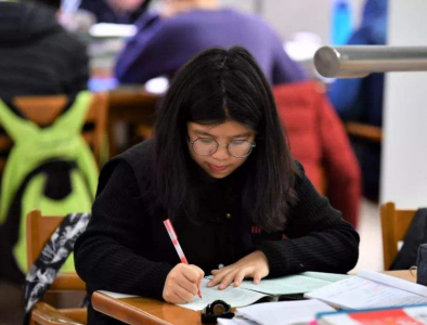 学硕和专硕哪一个更容易上岸 一般考研哪个含金量更高