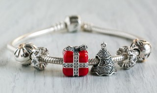 女生戴什么材质手镯好 女人戴什么手镯好