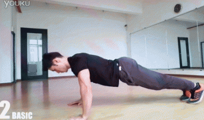 俯卧撑能练出胸肌吗 长期坚持俯卧撑训练会有哪些好处