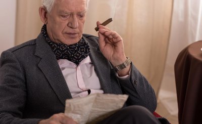 为什么有钱人基本都不抽烟 经济能力强的人戒烟原因