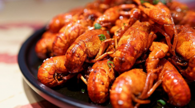 小龙虾的虾黄是什么部位的肉 小龙虾头是排泄物吗