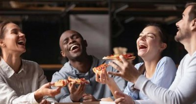 如何变得幽默风趣会说话 怎么提高自己的情商和口才