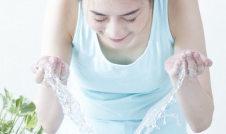 用淡盐水洗脸能祛痘吗 用淡盐水洗脸可不可以祛痘呢