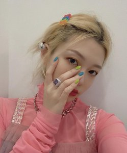 显手白的美甲颜色 手黑的女生做什么颜色的美甲好看