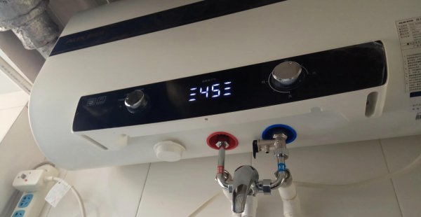 60升热水器一天多少电量