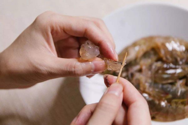 活蹦乱跳的虾怎么处理