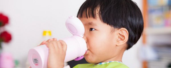 适合小孩使用的水杯材质