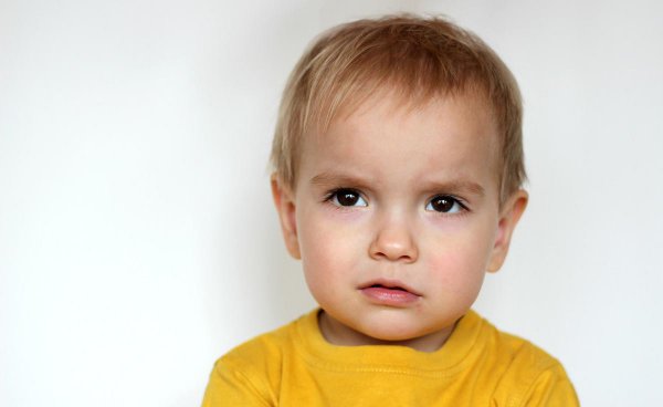 摸耳朵是什么心理暗示