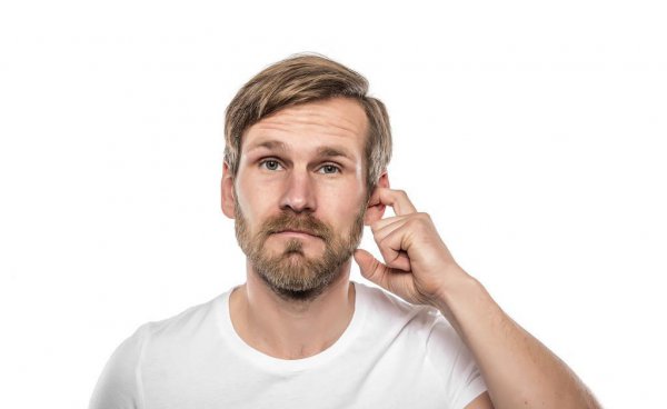 摸耳朵是什么心理暗示