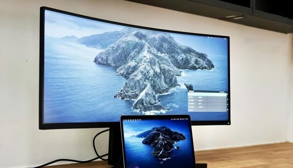 电脑显示器曲面屏和平面屏哪个好