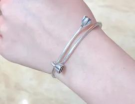 女士银镯子戴哪个手好