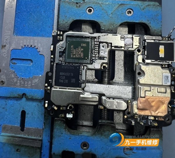 华为手机只显示华为标不开机