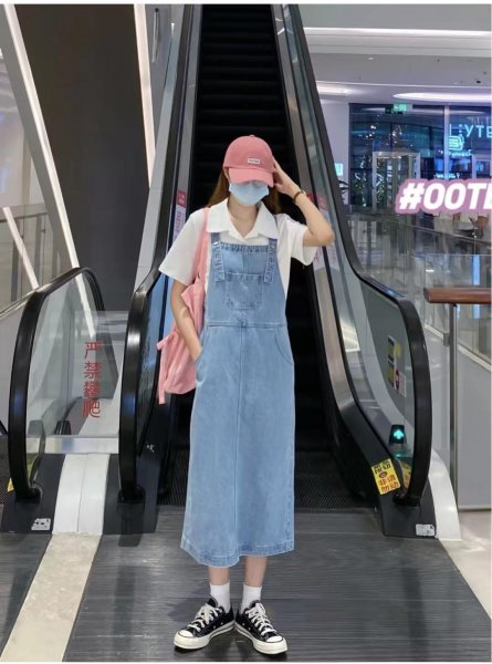 牛仔背带裙搭配什么上衣好看