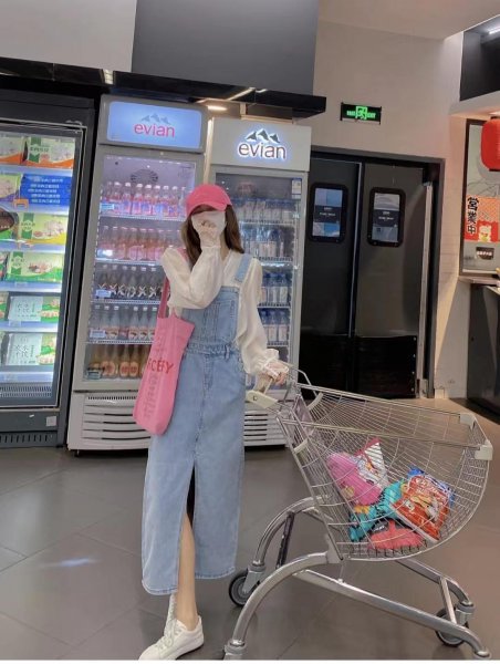 牛仔背带裙搭配什么上衣好看