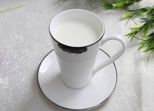 绿萝吊兰浇灌什么肥水叶片油绿光亮