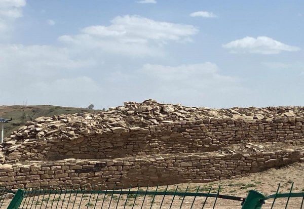 石峁遗址简介和资料