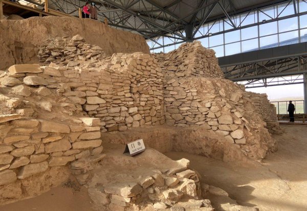 石峁遗址简介和资料