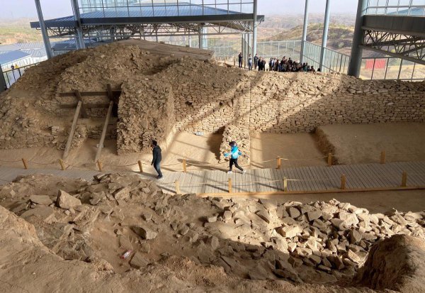 石峁遗址简介和资料