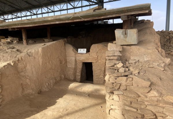 石峁遗址简介和资料